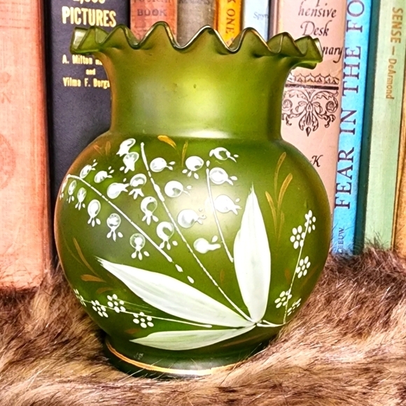 Victorian Bohemian Glass Vase Green Ruffled Edge Lily Of The Valley Handpainted - Picture 1 of 8